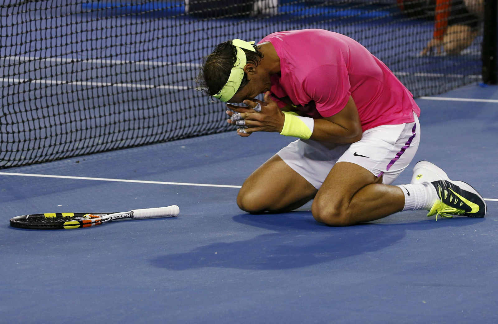 Rafael Nadal esulta per un combattutissimo secondo turno agli Australian Open 2015